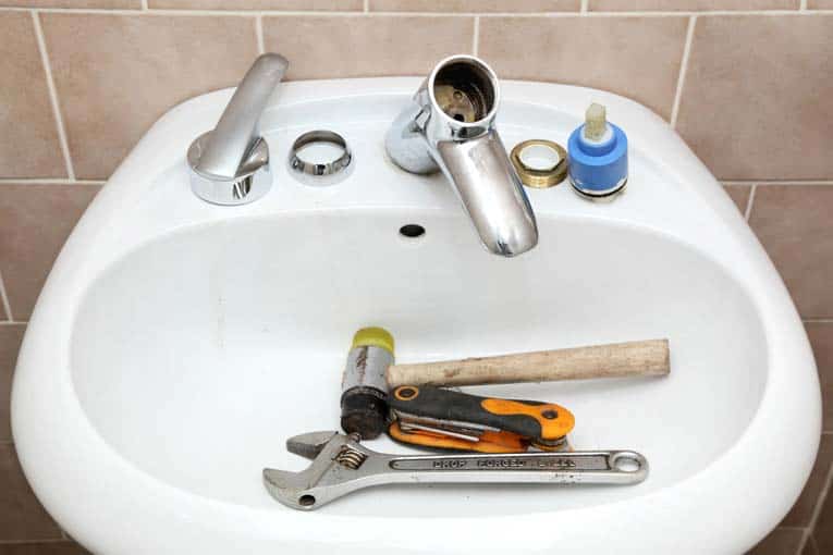Disassembling a faucet to make basic repairs is a relatively easy job if you have the right tools and know the techniques.