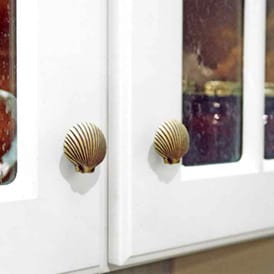 Changing cabinet pulls is a very quick and easy way to update a kitchen. Photo: Masterbrand