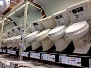 When shopping for a new toilet, you'll find a world of possibilities. This guide will help you make a smart choice.