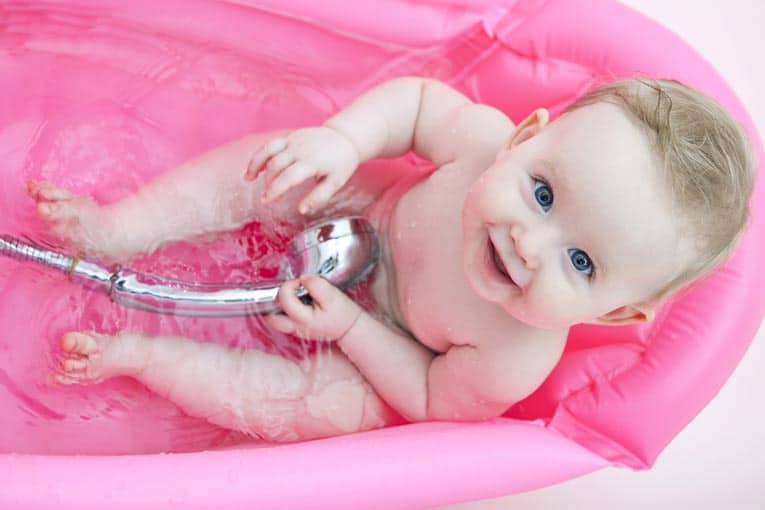 Baby's bath is fun and safe, thanks to this inflatable bath cusion.