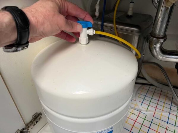 Close the valve on the water filter's tank